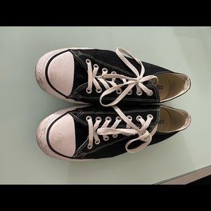 Converse black and white chucks